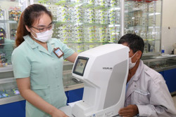 Khói thuốc lá gây ra nhiều bệnh nghiêm trọng cho mắt