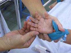 Đừng thờ ơ với bệnh tay chân miệng