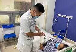 Tiêm thuốc giảm đau khớp: Con dao hai lưỡi