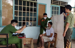 Công an huyện Cư M’gar cấp Căn cước công dân lưu động tại nhà