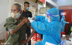 Đẩy nhanh tiến độ tiêm chủng vắc xin phòng COVID-19