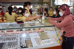 Giá vàng hôm nay 26-7: Lao xuống khi Mỹ chuẩn bị tăng thêm lãi suất