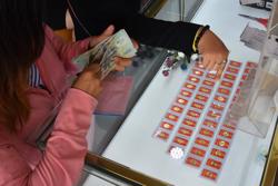 Giá vàng hôm nay 27-7: Bị đè nén trước áp lực của đồng USD