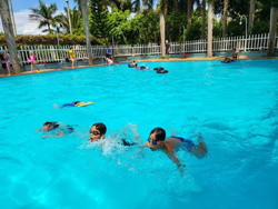 Dạy học bơi - dễ mà khó