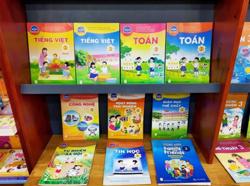 Loay hoay giảm ‘gánh nặng’ sách giáo khoa