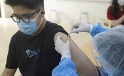 Biến thể BA.5 xâm nhập, Thủ tướng chỉ đạo đẩy nhanh tiêm vắc-xin Covid-19 mũi 3, mũi 4