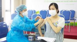 Tiêm mũi 3, mũi 4 phòng Covid-19: Ngăn chặn lây lan biến chủng mới