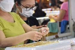 Giá vàng hôm nay 7-7: Tiếp tục lao dốc