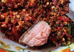 Bò nướng lụi chấm muối kiến vàng