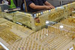 Giá vàng hôm nay 9-7: Bị đè nén trước sức mạnh của USD