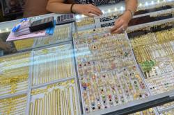 Giá vàng hôm nay 10-8: Tăng chạm ngưỡng 1.800 USD/ounce