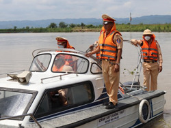 Bảo đảm an toàn giao thông đường thủy nội địa: Còn nhiều bất cập