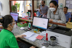 Vì sao có nơi thu hồi sổ hộ khẩu?