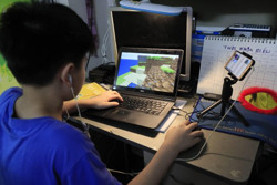 Nguy hiểm rình rập trẻ trên môi trường mạng