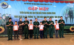 Đắk Lắk: Bộ đội Biên phòng giúp hàng trăm học sinh khó khăn được tiếp tục đến trường