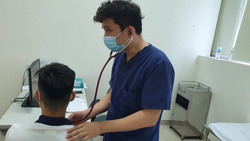 Bác sĩ cảnh báo người dân không tự mua thuốc điều trị cúm A tại nhà