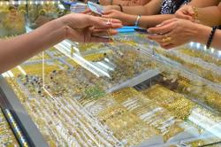 Giá vàng hôm nay 16-8: Bị chốt lời do đồng USD tăng giá