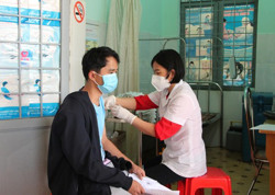 Nâng tỷ lệ bao phủ vắc xin mũi tăng cường: Ea Kar quyết liệt triển khai nhiều giải pháp