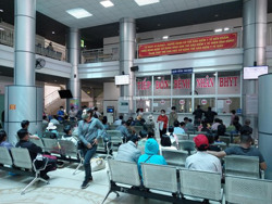 Bao giờ bệnh viện đủ thuốc và vật tư y tế?