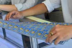 Giá vàng hôm nay 17-8: Giá dầu thô “bốc hơi”, vàng tiếp tục lao dốc