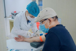 Bệnh viện Đại học Y Dược Buôn Ma Thuột: Tư vấn, lấy mẫu tầm soát ung thư miễn phí cho 30 trường hợp