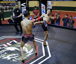 Nhà vô địch Kick boxing SEA Games 30 Phạm Bá Hợi lọt vào tứ kết Lion Championship 2022