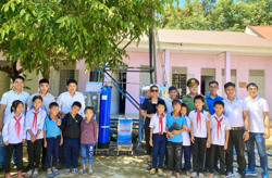Bàn giao công trình thanh niên "Nước sạch cho em"