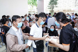 Giảm gánh nặng học phí bằng học bổng: Liệu có thực chất?