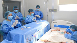 Bệnh nhân ung thư nhập viện điều trị tăng 30%-45% mỗi năm