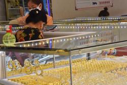 Giá vàng hôm nay 27-8: Giảm mạnh, chứng khoán quốc tế “bốc hơi” dữ dội