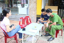 Cảnh giác với thủ đoạn vờ đổi tiền lẻ để chiếm đoạt tài sản