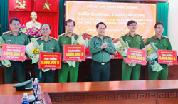 Công an tỉnh Đắk Nông: Trao thưởng cho các đơn vị có thành tích xuất sắc