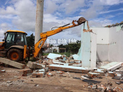 TP. Buôn Ma Thuột: Cưỡng chế, phá dỡ các công trình trên đất thuộc diện thu hồi thực hiện Dự án đường Đông Tây