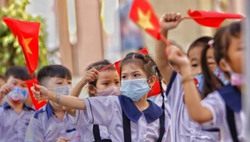 Tổ chức khai giảng gọn nhẹ, vui tươi