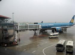 Mùa mưa bão, hàng không làm gì để đảm bảo an toàn bay?