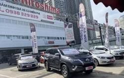 Tấp nập mua bán ôtô cũ