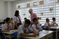 Vui buồn từ đề xuất miễn học phí THCS