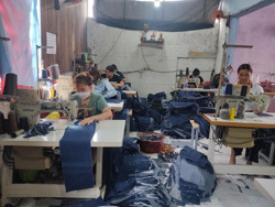 Giúp phụ nữ có việc làm ngay tại quê hương