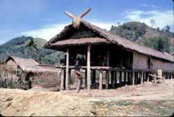 Độc đáo kiến trúc nhà ở của người H’rê