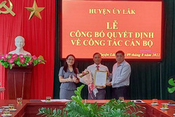 Huyện ủy Lắk công bố quyết định về công tác cán bộ