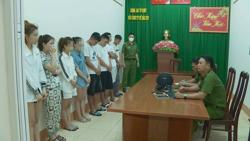 Nhóm nam nữ rủ nhau lên phố "giải ngố" bằng tiệc ma túy