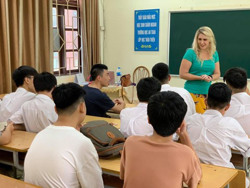 Thiếu giáo viên tiếng Anh: Vì đâu khó tuyển?