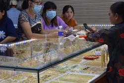 Giá vàng hôm nay 13-9: Đồng USD lao dốc, vàng bật tăng