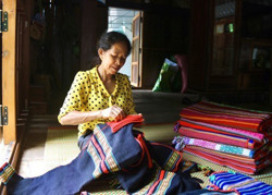 Phát triển du lịch cộng đồng gắn với bảo tồn văn hóa truyền thống