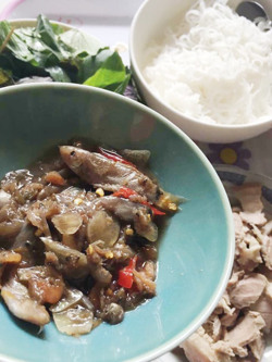 Mắm chua cá lòng tong ăn là ghiền