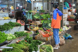 Chờ giá hàng hóa giảm theo xăng dầu