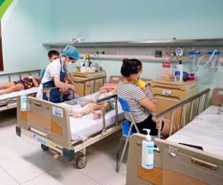 Bộ Y tế họp khẩn về giải pháp thu dung, điều trị bệnh nhi mắc Adenovirus