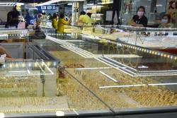 Giá vàng hôm nay 28-9: Vàng khựng lại đà giảm dù đối thủ USD biến động khó lường