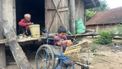 Nghị lực của chàng trai khuyết tật