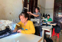 Tạo việc làm cho lao động nông thôn từ nghề may gia công